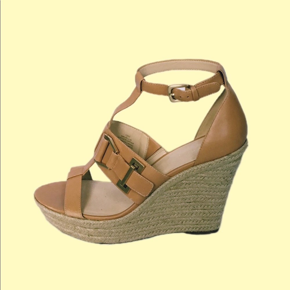 Super cute Nine West esperdraille wedges! Size 10, in PERFECT CONDITION. #Favs!